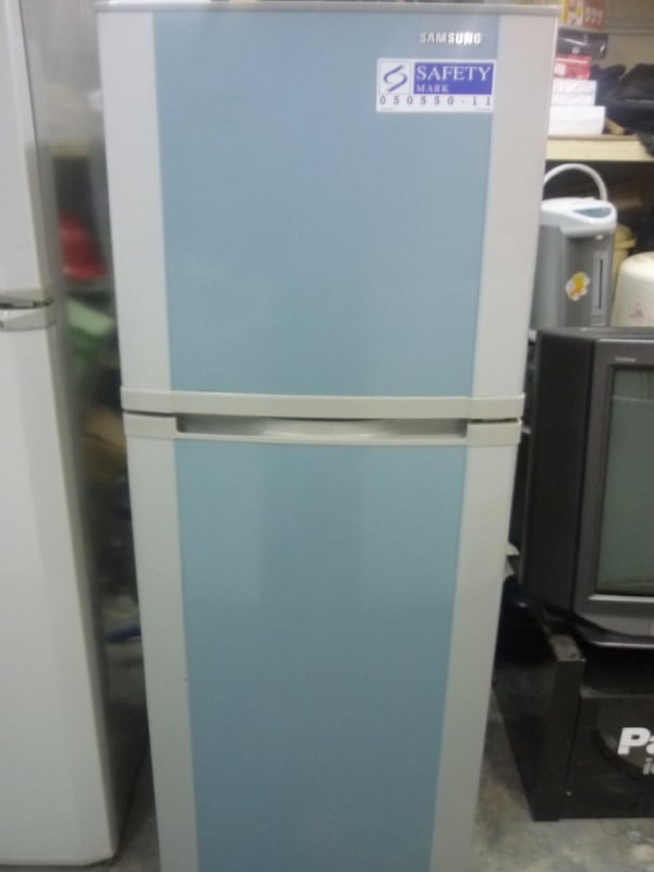 Used Refrigerator-Used Samsung 2 Doors Silver Refrigerator (L)