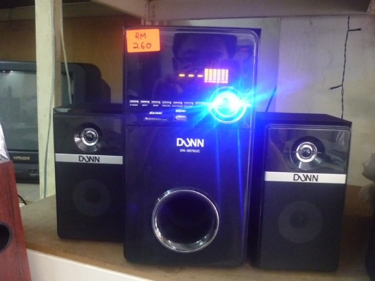 Dunn 2.1 Channel 2400W Speaker with Screen